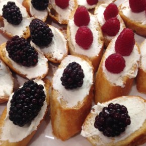 Creamy Goat Cheese and Fresh Berry&nbsp;Crostini